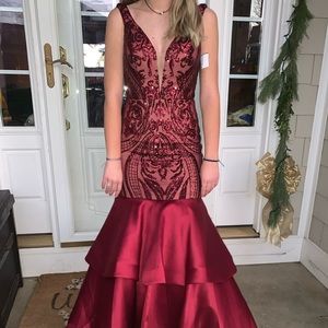 Never worn, mermaid style prom dress